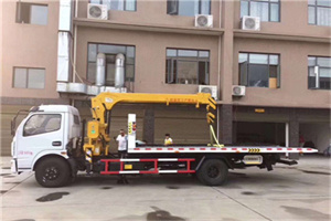 湛河附近汽车轮胎更换